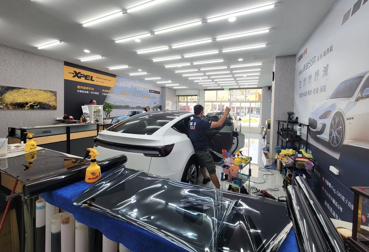台中特斯拉電動車隔熱紙施工