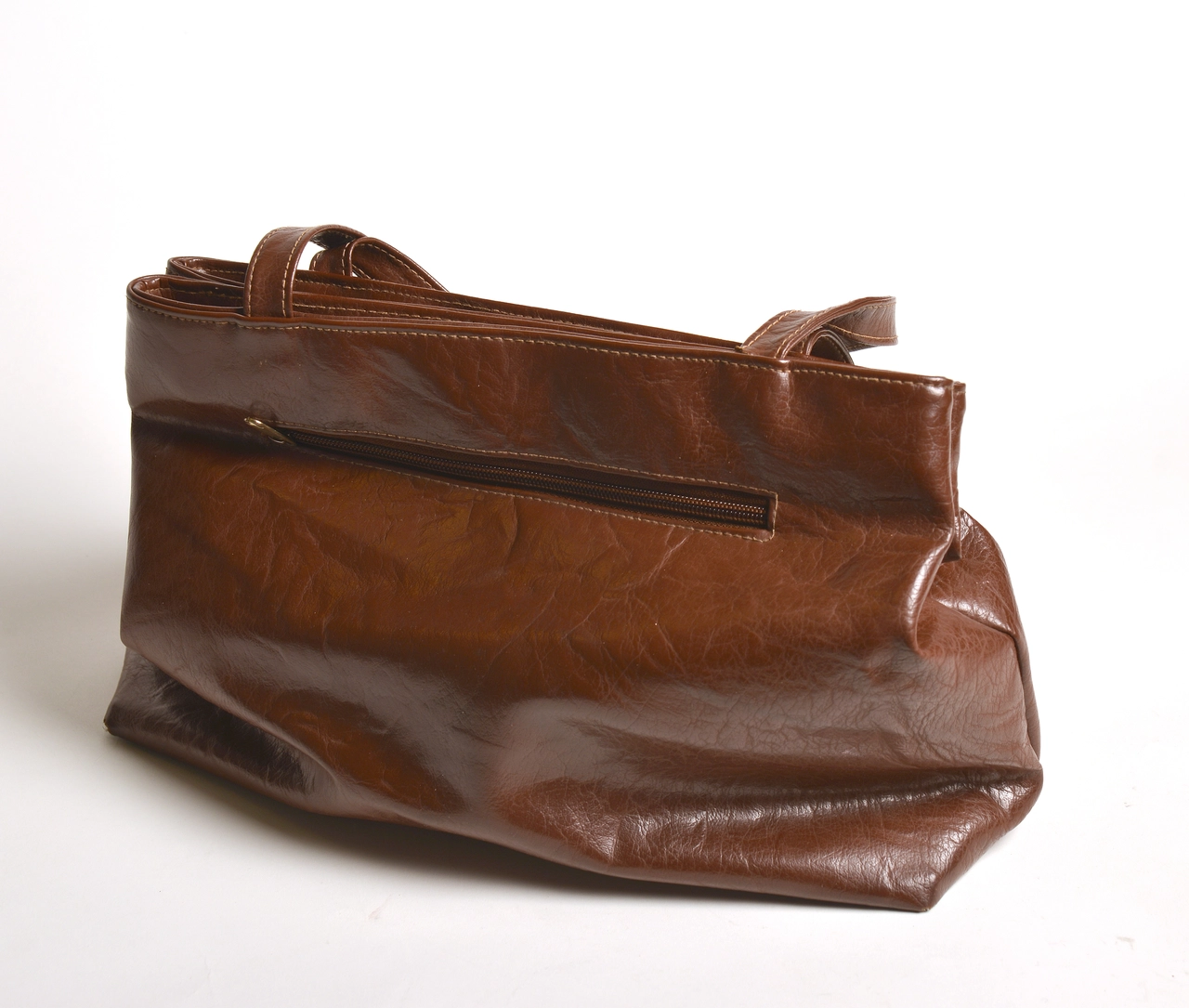 皮革包包外觀少許受損白背景照